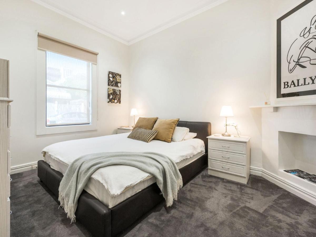 멜번 Walk To The Mcg & Aami Park - Free Late Checkout - Great Location & Backyard 빌라 외부 사진